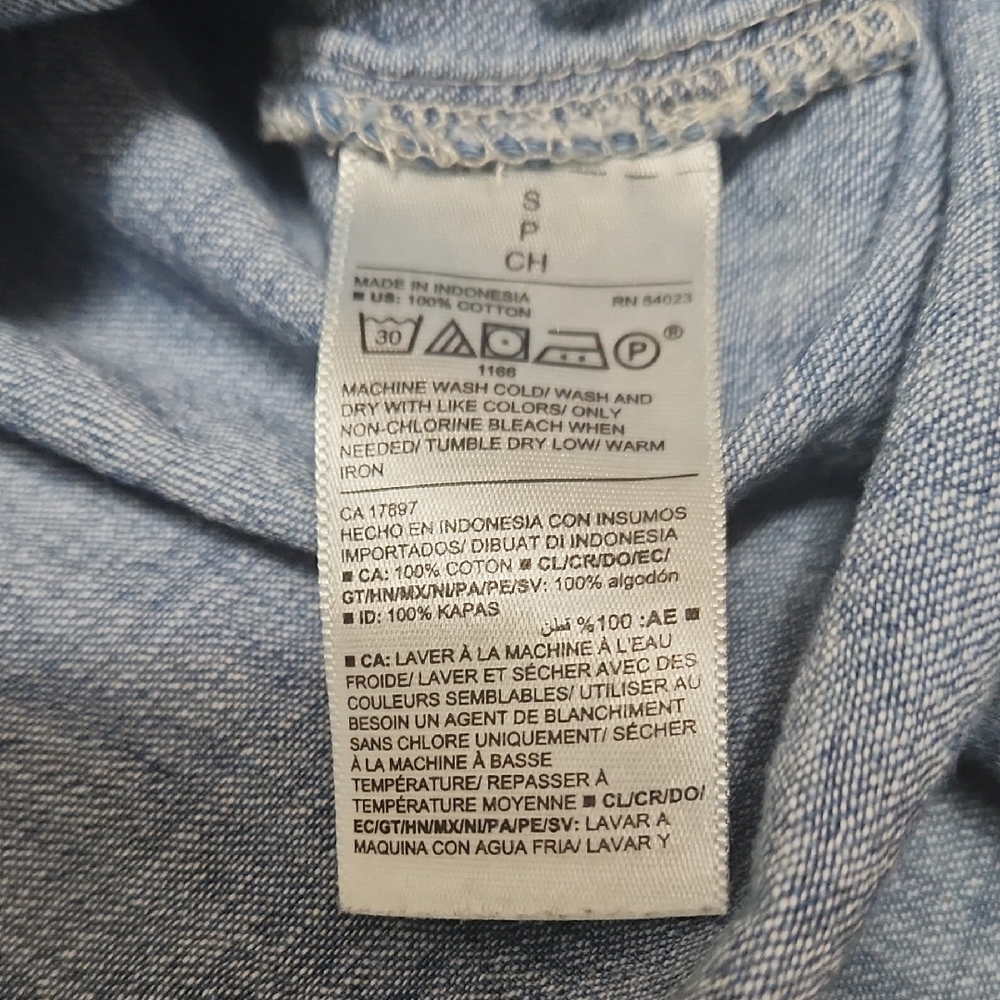 Old Navy "The Classic Shirt" in Blue | Long Sleeve Button-Down | Women’s Size S - Picture 13 of 13